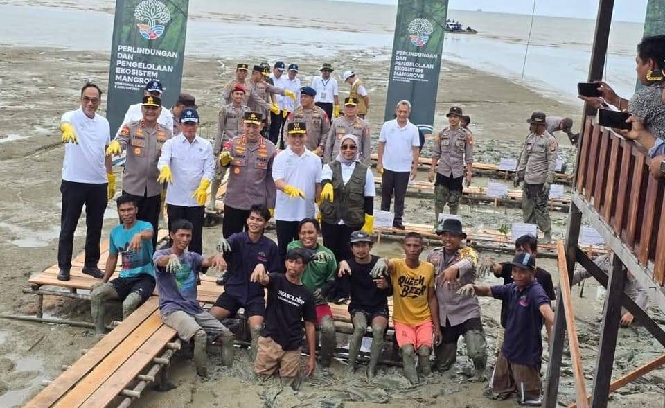 Pejabat dan Petinggi semakin PEDULI, Mangrove Pesisir Mempawah semakin LESTARI