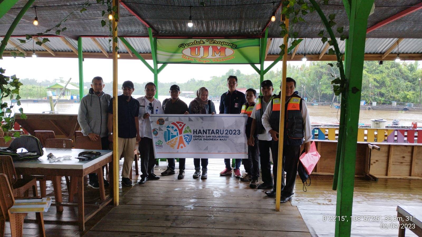 Kegiatan Susur Sungai Mempawah dan Pemasangan Spanduk Himbauan sebagai Rangkaian Hari Sungai Se-Dunia dan Rangkaian Kegiatan Hantaru 2023