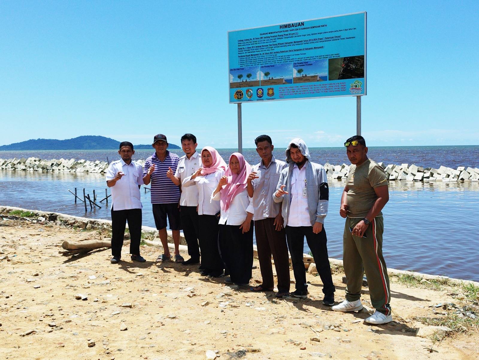 Pemasangan Plang Himbauan Tata Ruang di 9 (Sembilan) titik di wilayah Kabupaten Mempawah